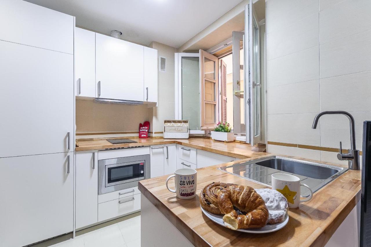 Central Malaga Apartment At Mitjana Plaza Exterior photo