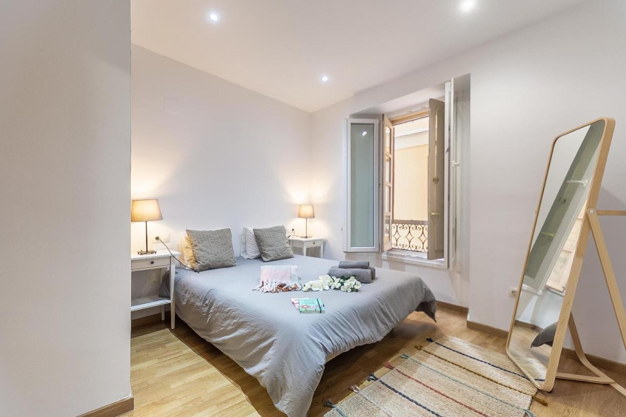 Central Malaga Apartment At Mitjana Plaza Exterior photo