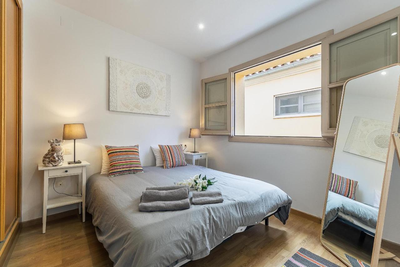 Central Malaga Apartment At Mitjana Plaza Exterior photo