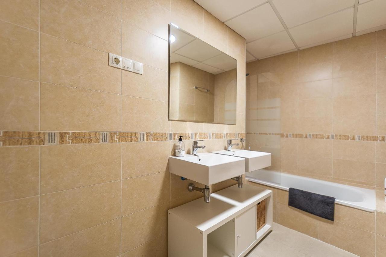 Central Malaga Apartment At Mitjana Plaza Exterior photo