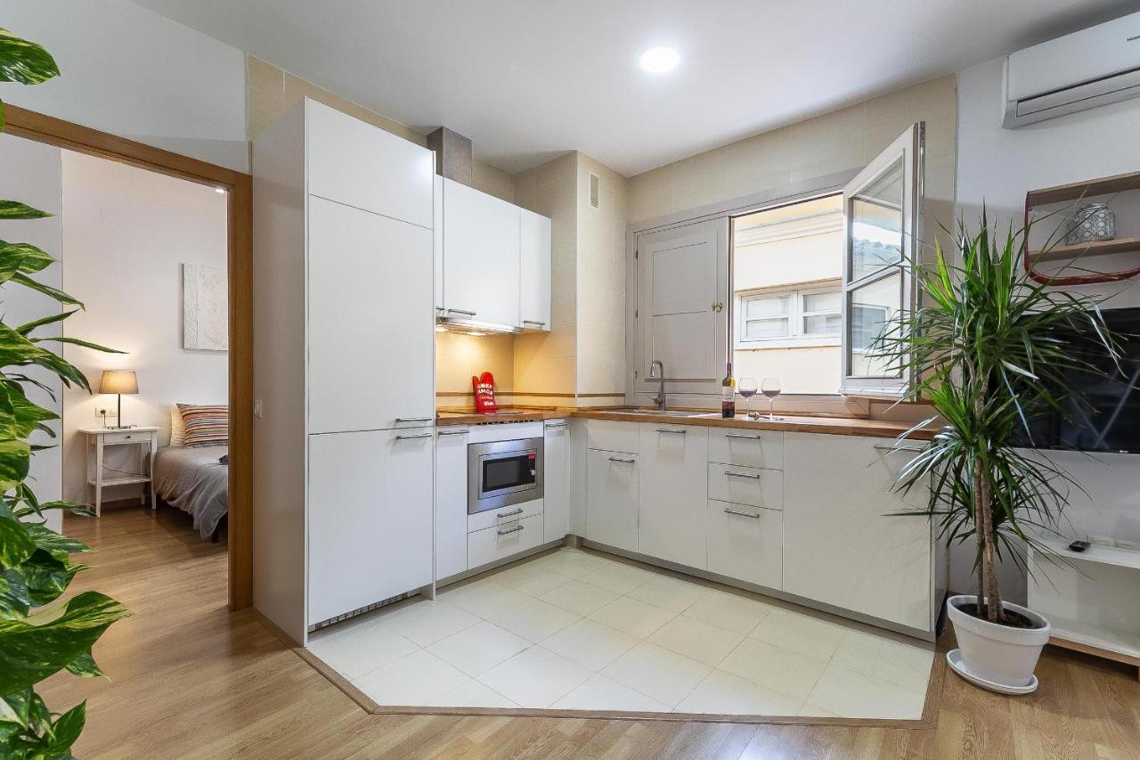Central Malaga Apartment At Mitjana Plaza Exterior photo