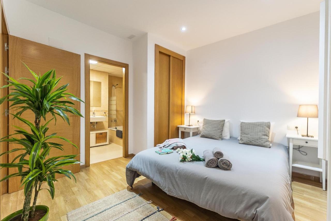 Central Malaga Apartment At Mitjana Plaza Exterior photo