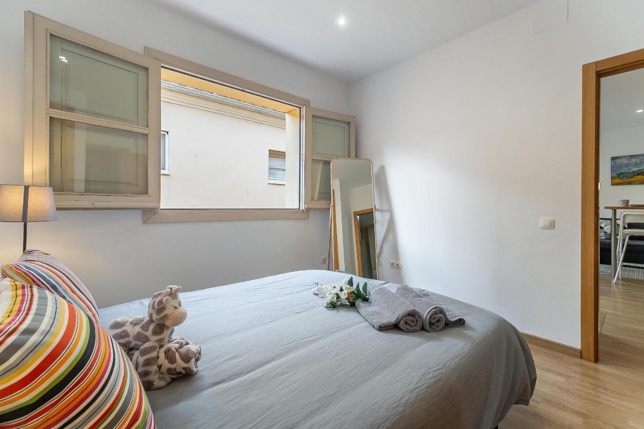 Central Malaga Apartment At Mitjana Plaza Exterior photo