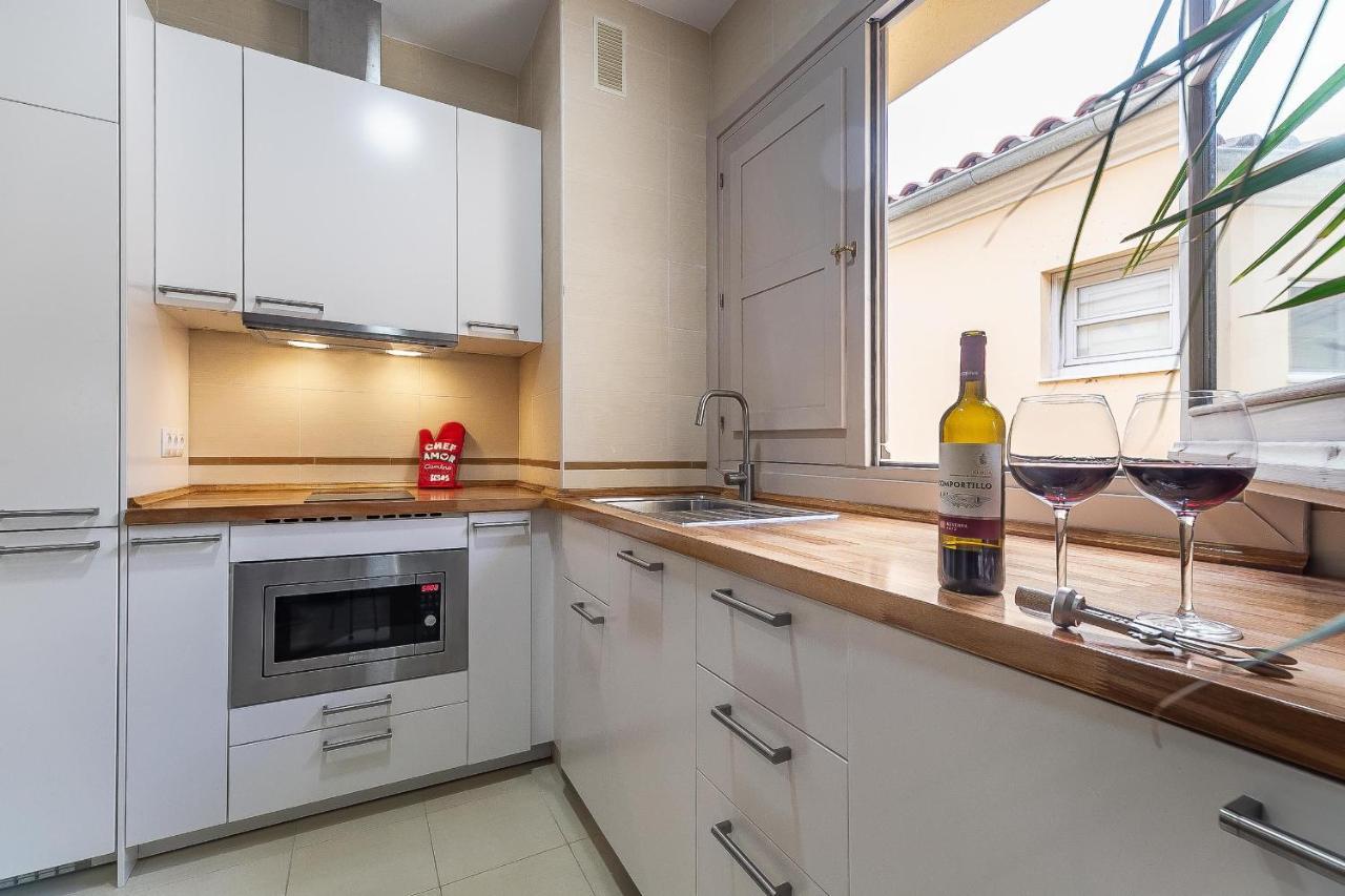 Central Malaga Apartment At Mitjana Plaza Exterior photo